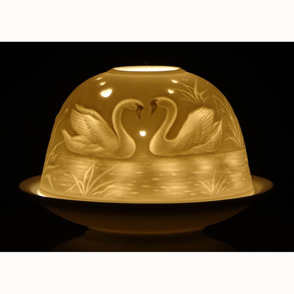 LC Gæfuljós, Svanir